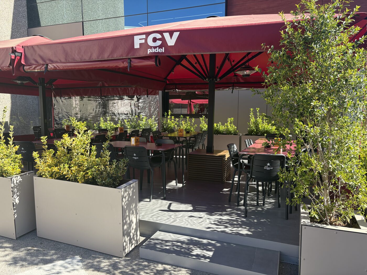 Terraza exterior con barbacoa FCV Pádel